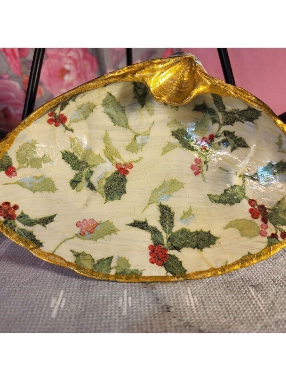 DECOUPAGE CLAM SHELL DECOUPAGE CHRISTMAS HOLLY 🎄 ON A CLAM SHELL TRINKET DISH